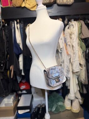 Metallic Silver Leather Crossbody Shoulder Bag with Chain Strap